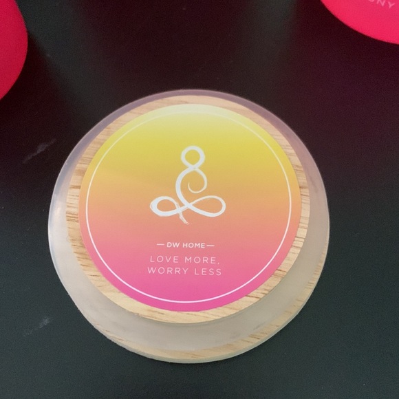 Hot Barbie Pink with Love painted on front and beautiful wooden decorative lids - Picture 4 of 6